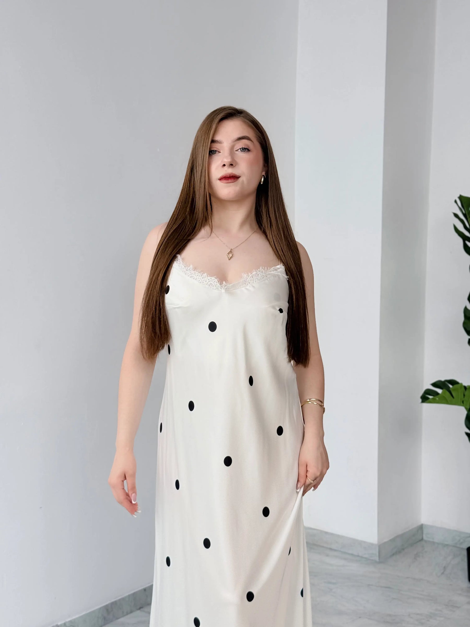 Шовкова сукня в горошок