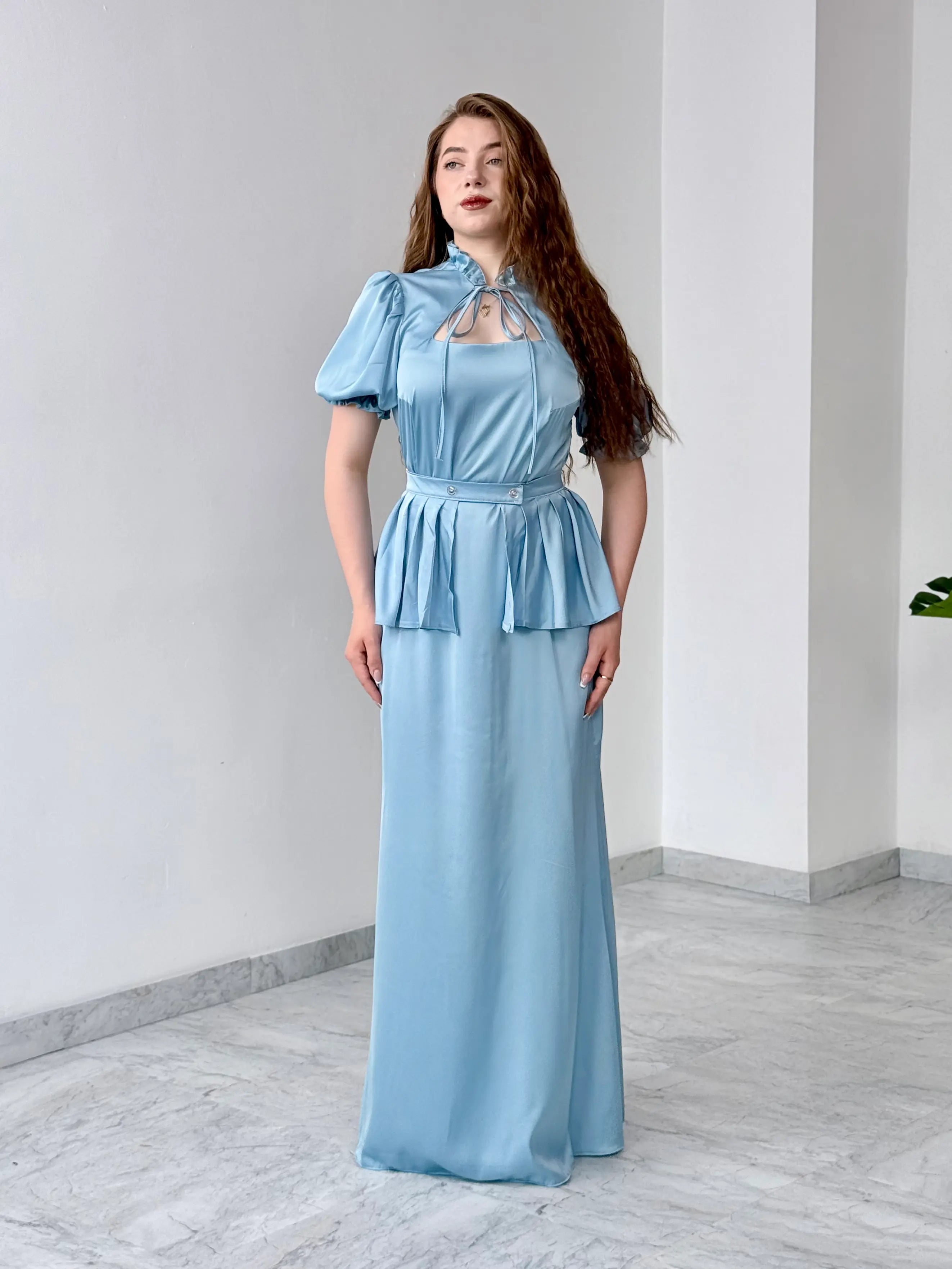 Шовкова сукня з баскою
