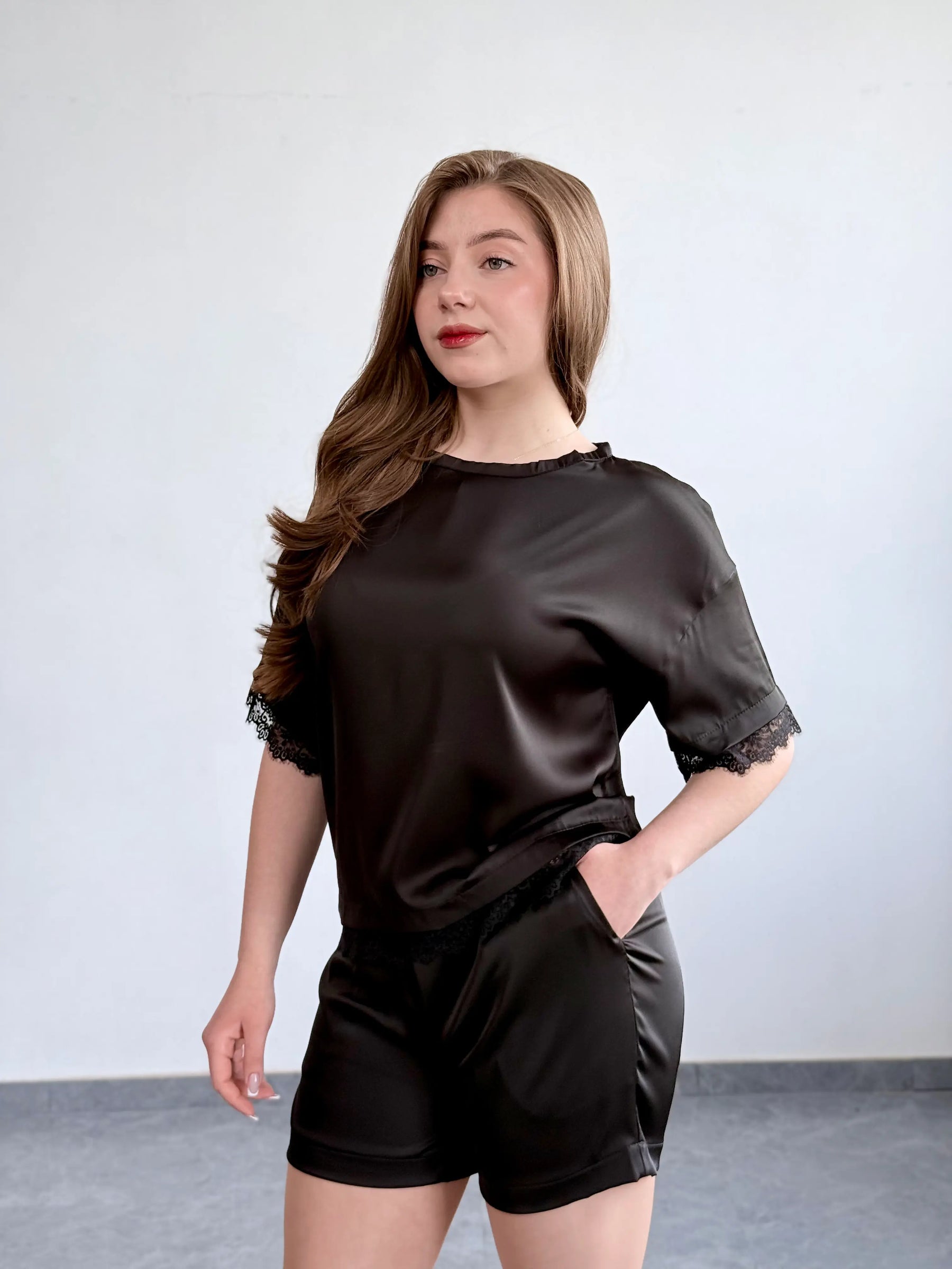 Шовковий костюм зі шортами