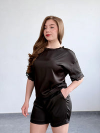 Шовковий костюм зі шортами