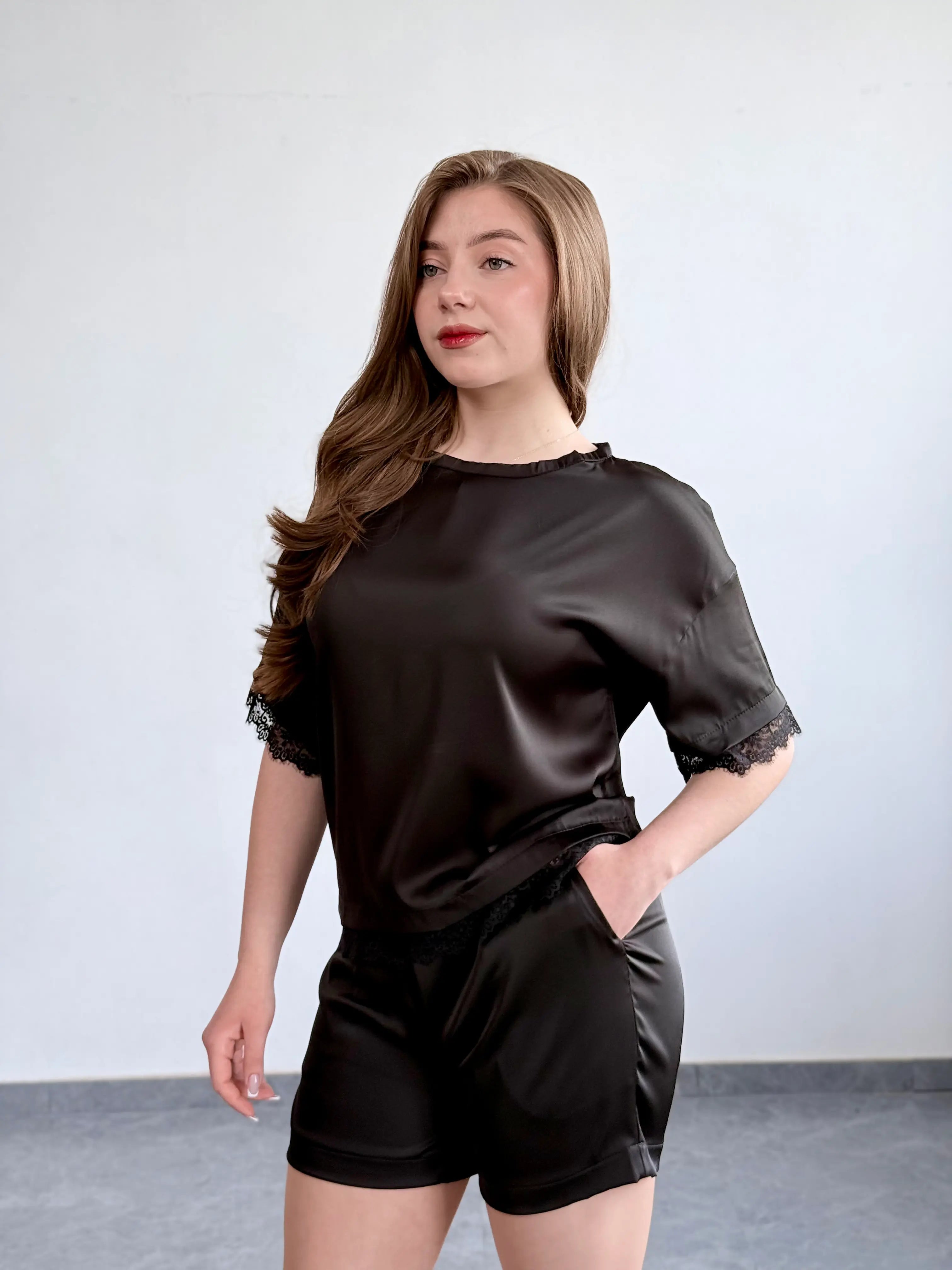 Шовковий костюм зі шортами