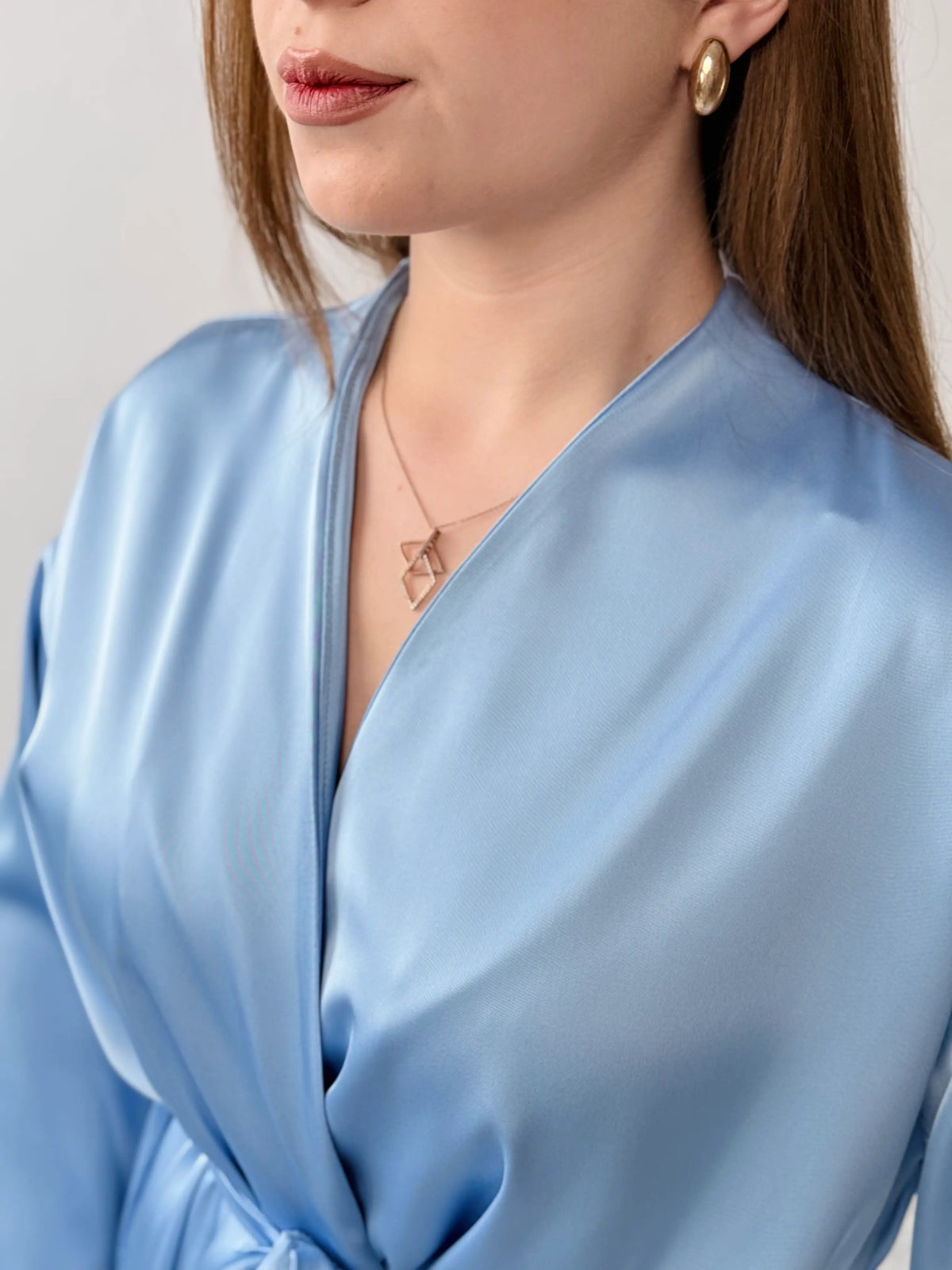 Шовкова блуза на запах
