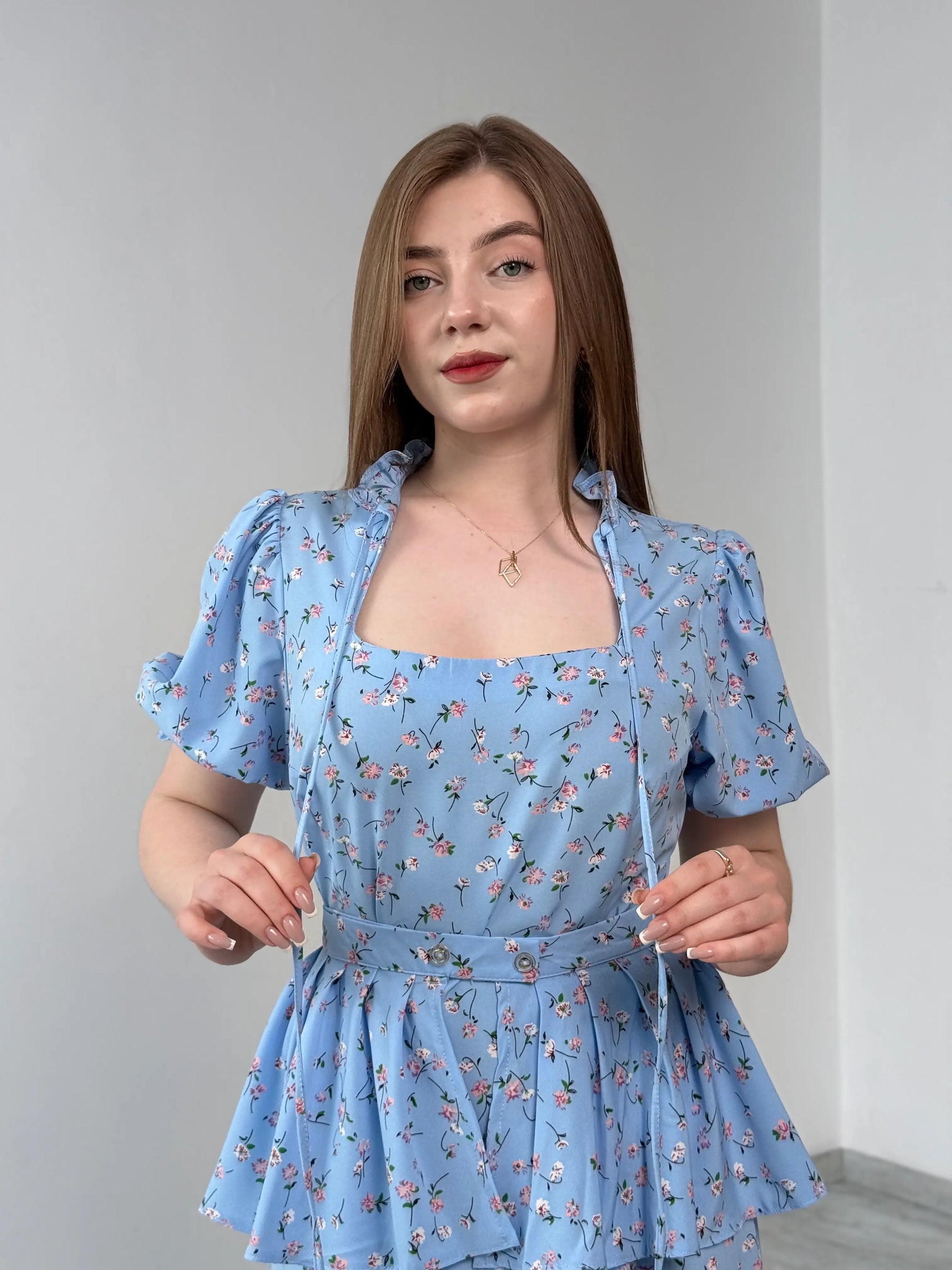 Сукня з баскою