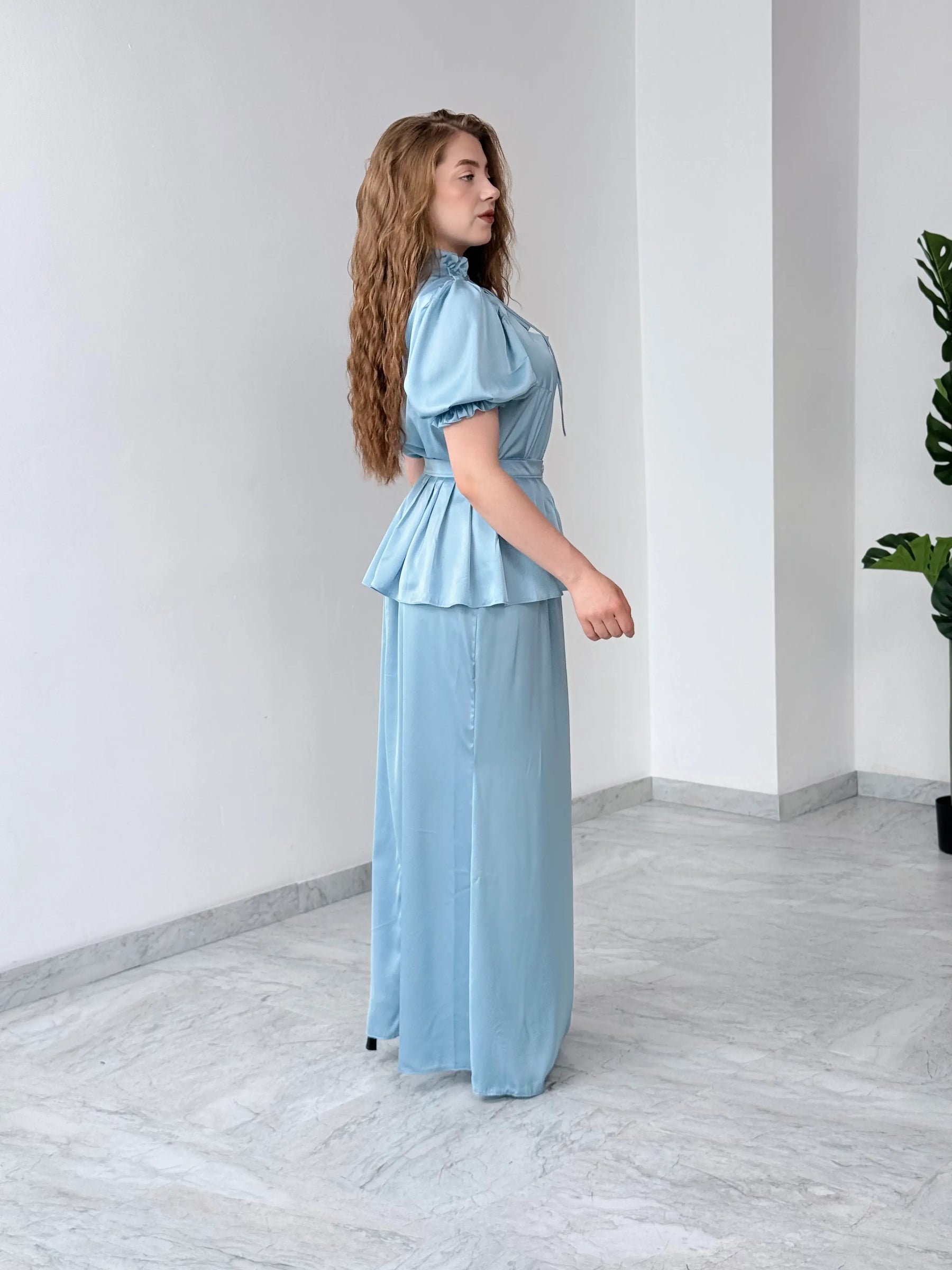 Шовкова сукня з баскою
