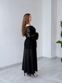 Шовкова сукня з мереживом
