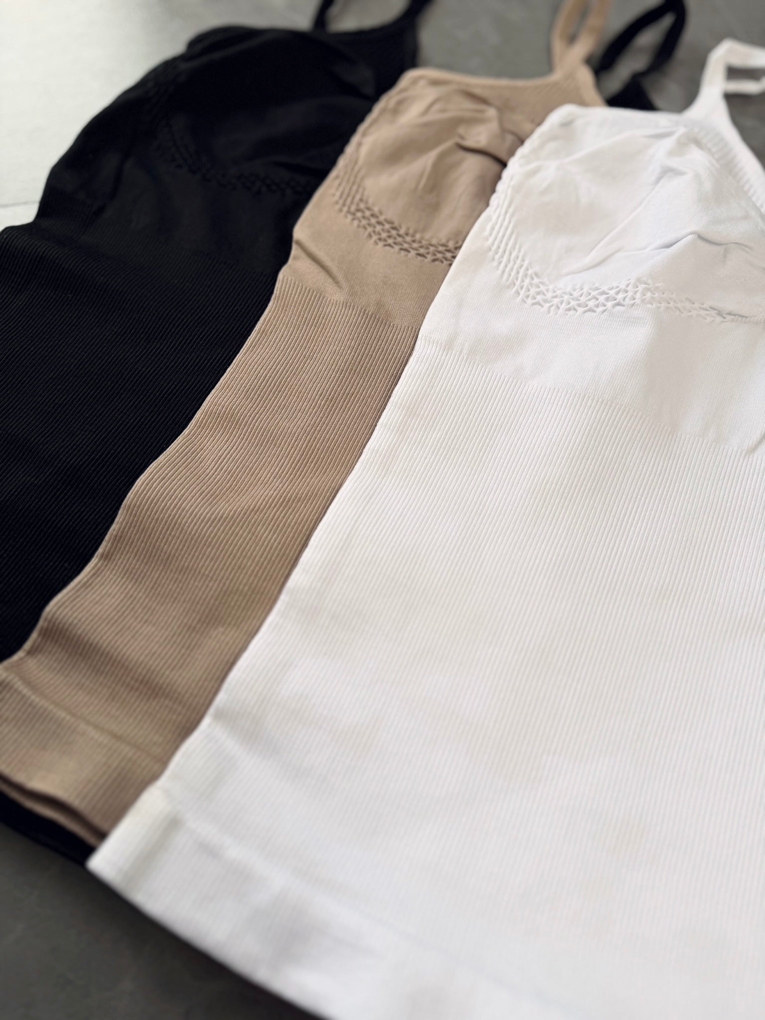 Коригуюча майка