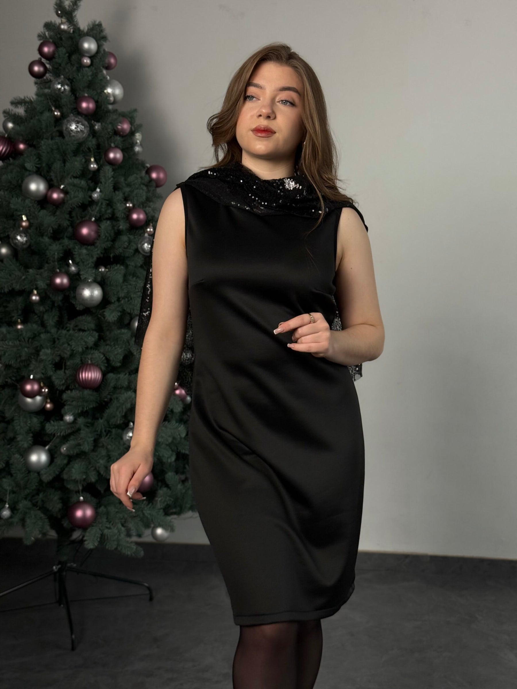 Сукня з накидкою
