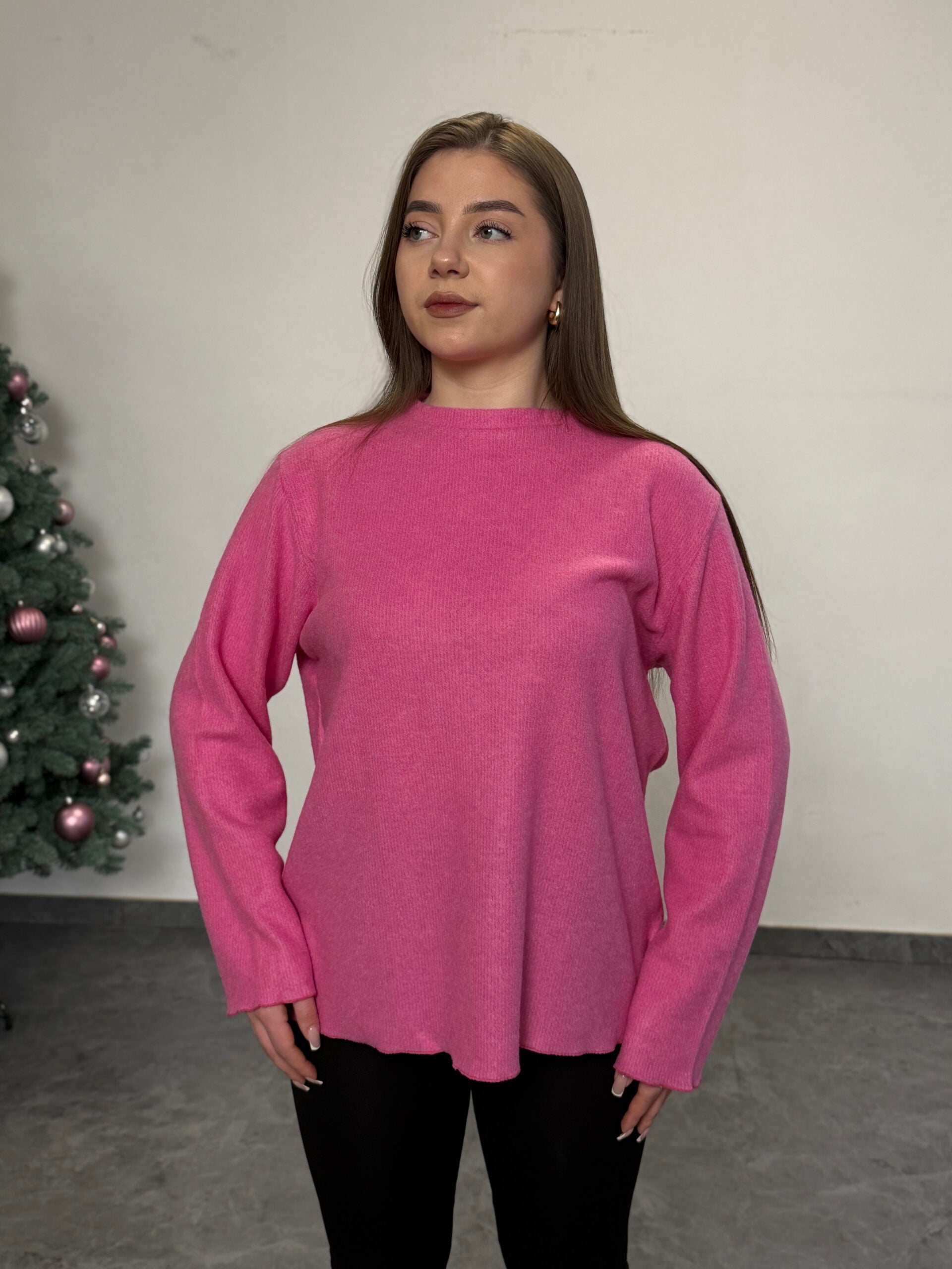 Светр вільного крою