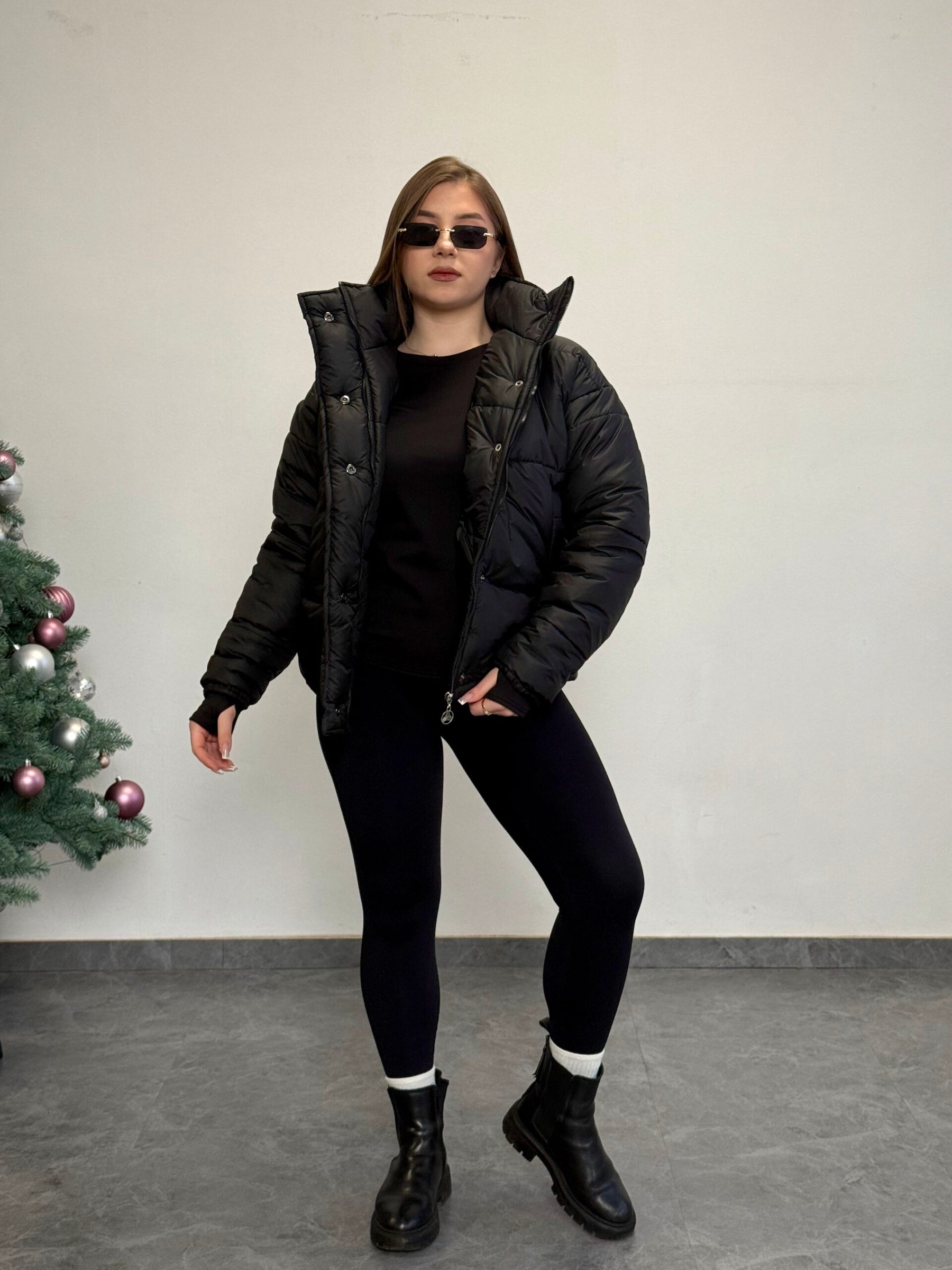 Коротка куртка з біопухом