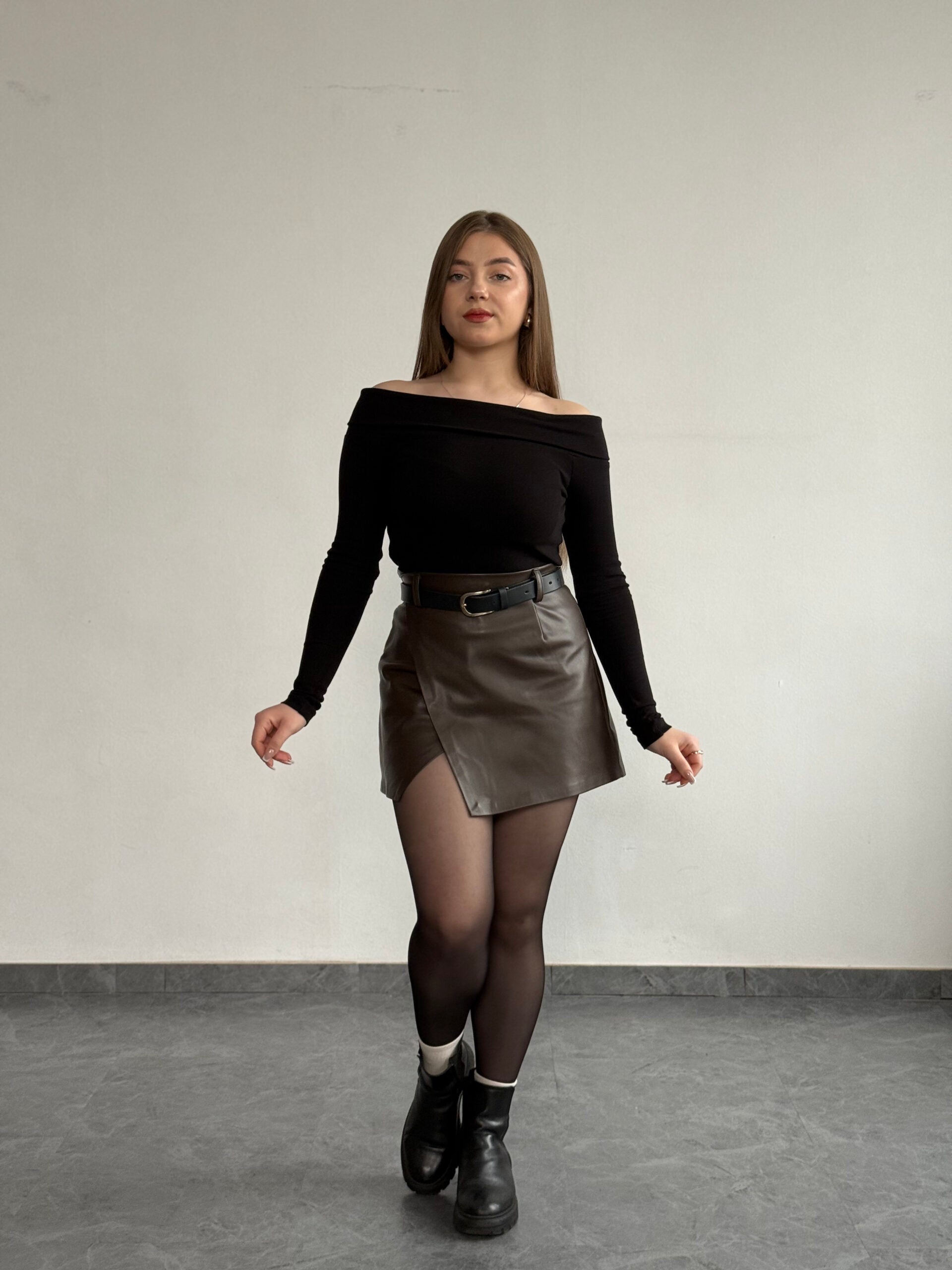 Котоновий лонгслів з відкритими плечима