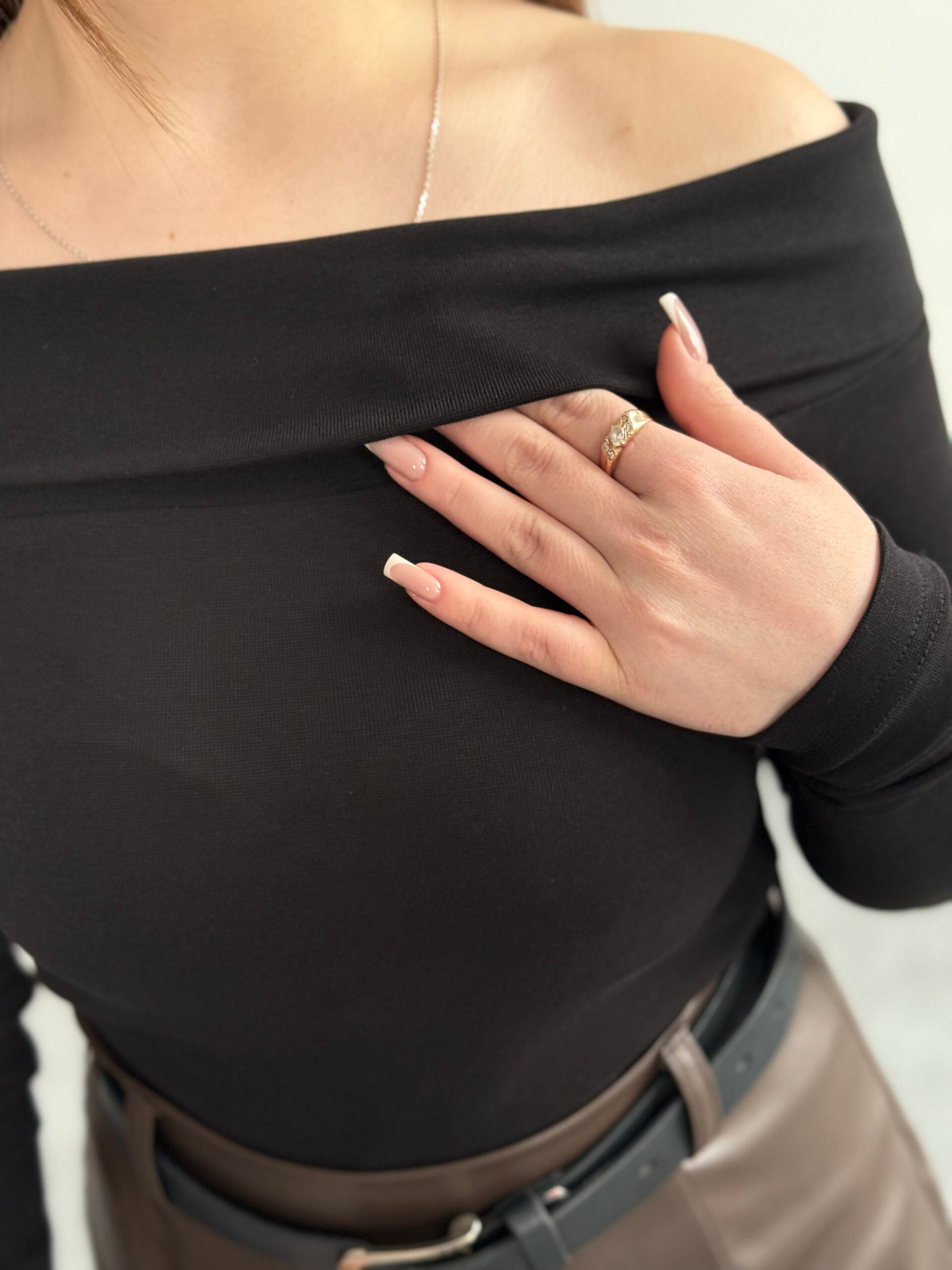 Котоновий лонгслів з відкритими плечима