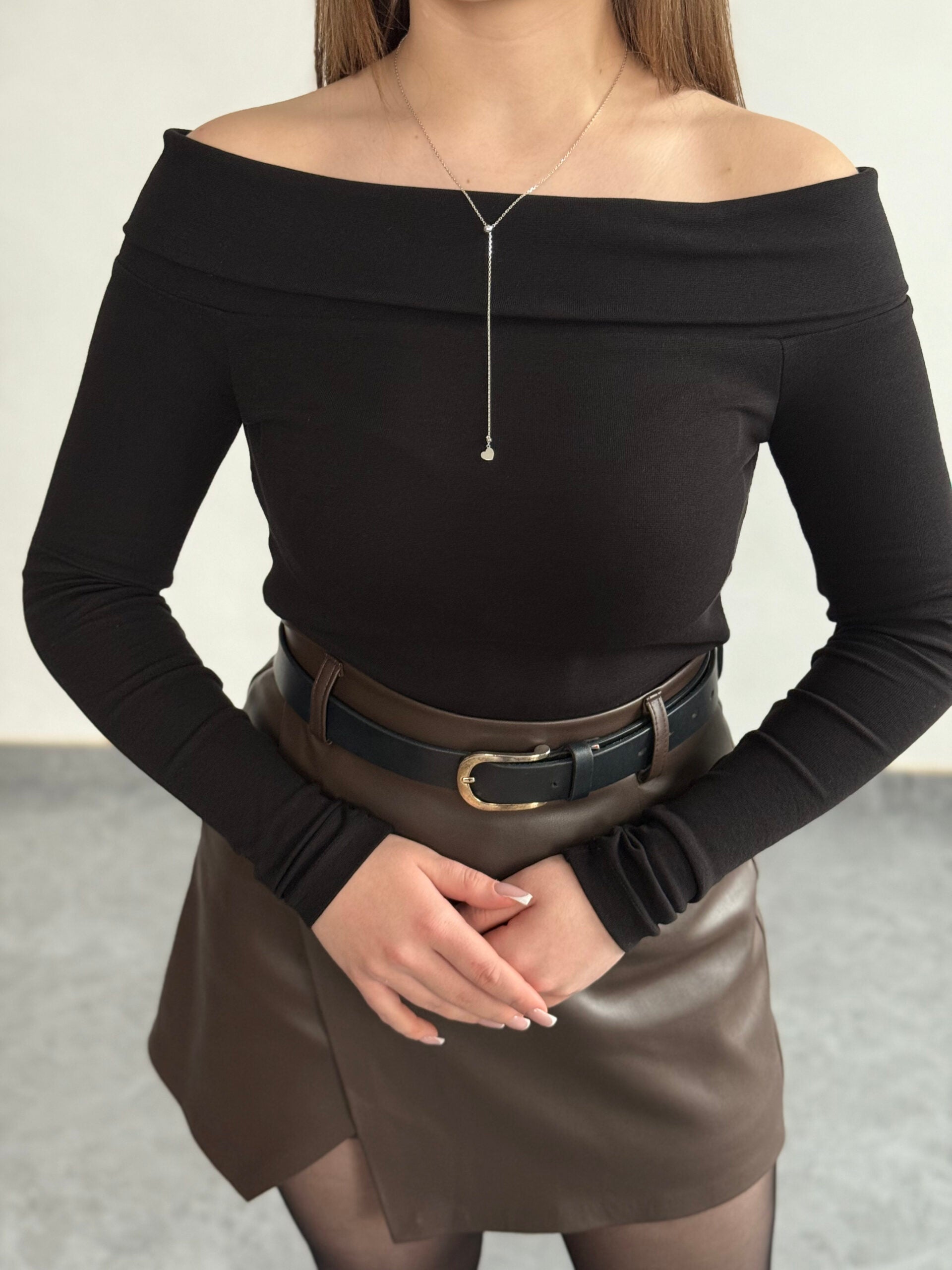 Котоновий лонгслів з відкритими плечима