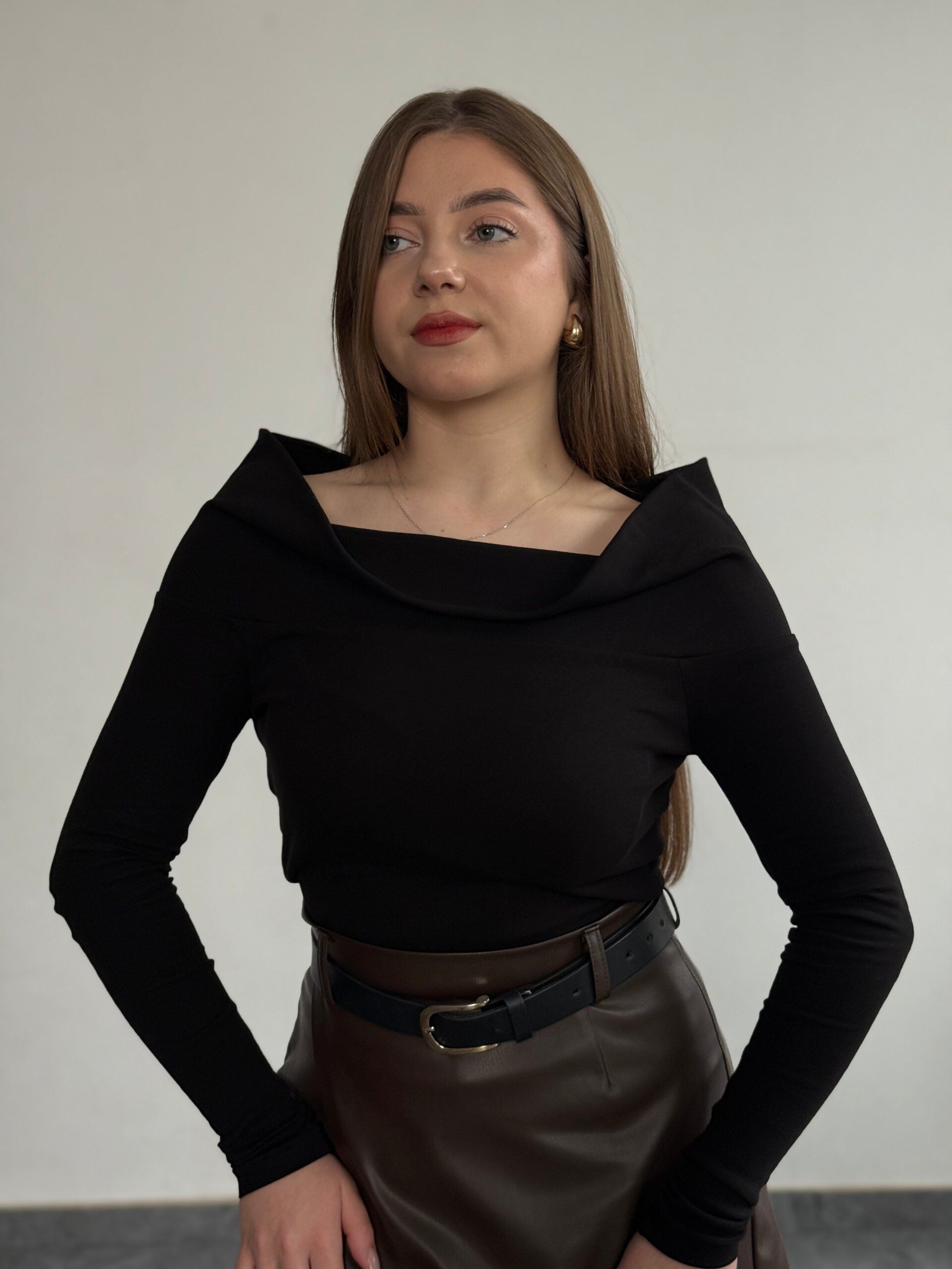 Котоновий лонгслів з відкритими плечима