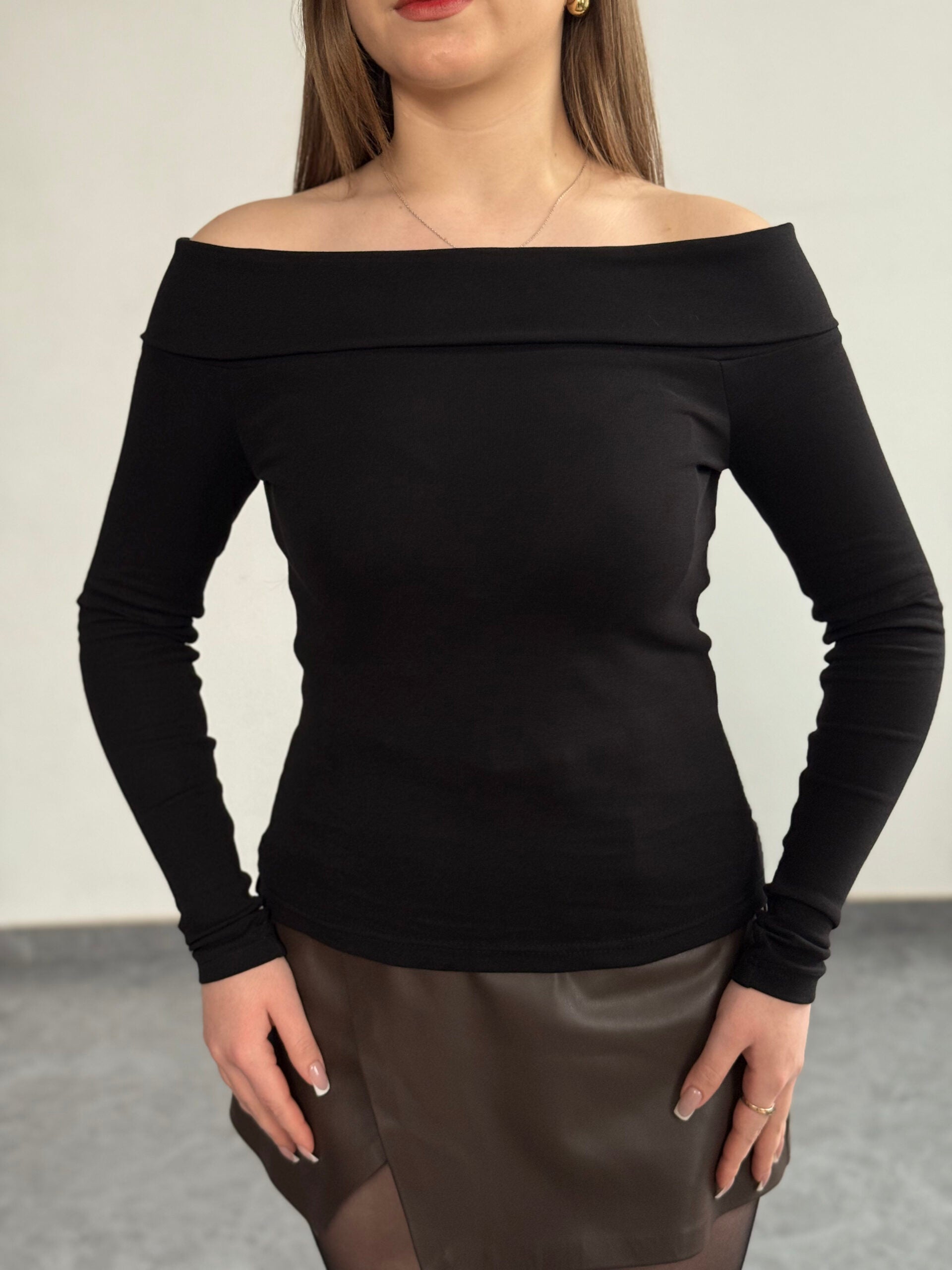 Котоновий лонгслів з відкритими плечима