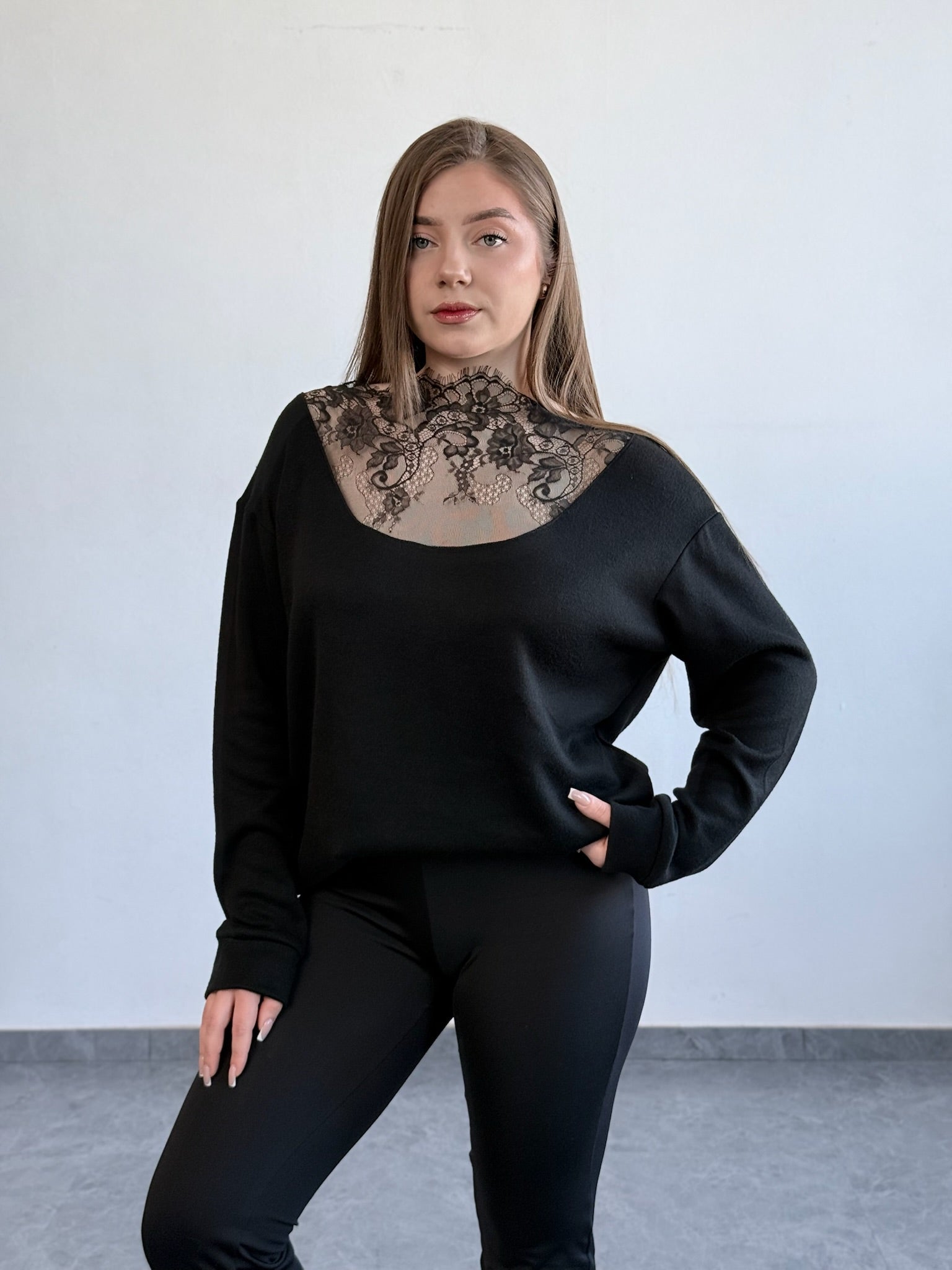 Ангорова кофта з мереживом