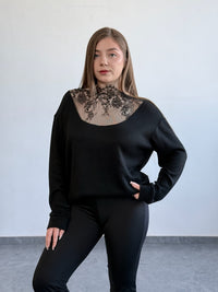 Ангорова кофта з мереживом